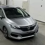 Хэтчбек гибрид Honda Fit Hybrid кузов GP5 модификация Hybrid Base Grad