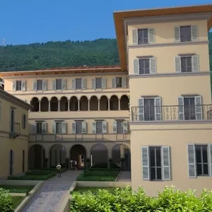  Историческое здание НА ОЗЕРЕ в Италии