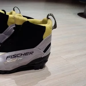 Продам новые детские лыжные ботинки FISCHER