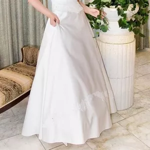 Отдам почти даром счастливое свадебное платье белого цвета  