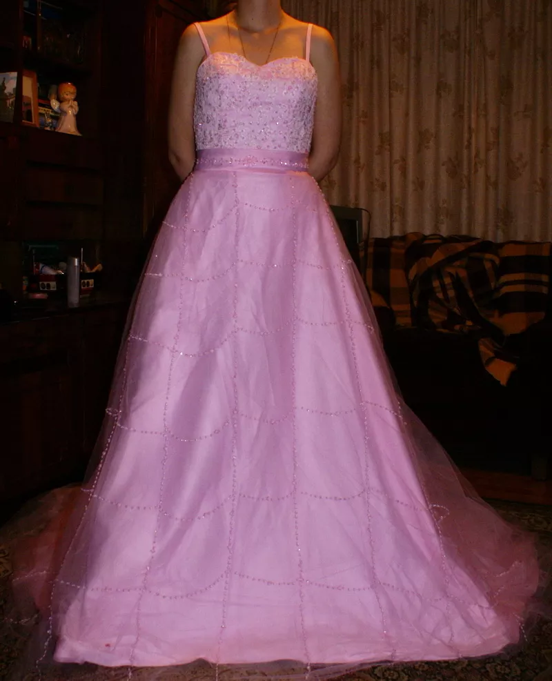 Новое свадебное платье со шлейфом (розовое)