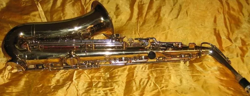 Продаю б/у саксофон,  флейту,  кларнет,  трубу,  тромбон,  тубу,  валторну. 