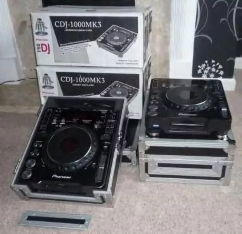 2x PIONEER CDJ-1000MK3 & 1x DJM-800 MIXER DJ PACKAGE  2