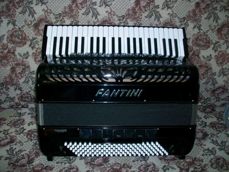 Продам готово-выборный илальянский аккордеон Fantini.
