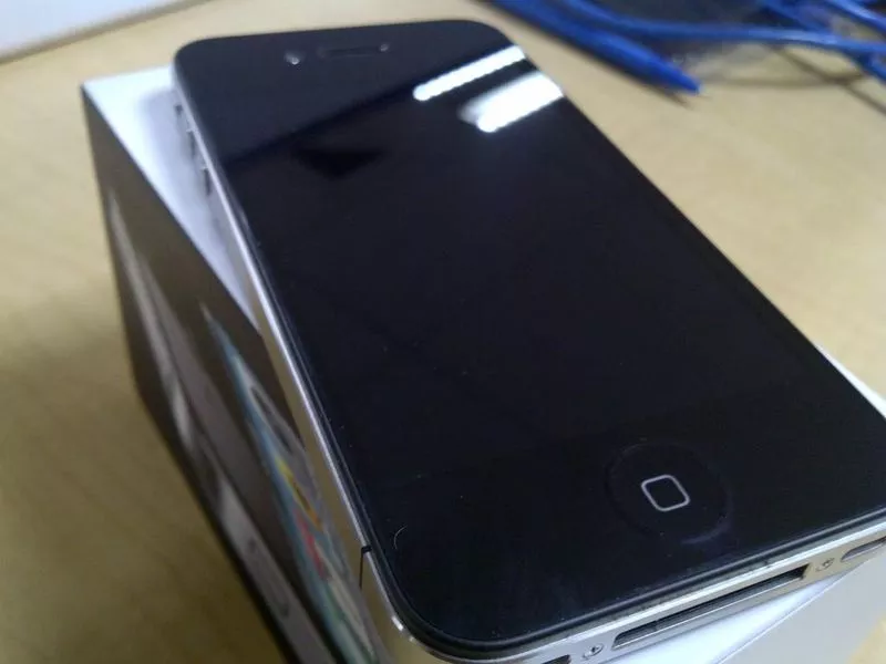 Apple iPhone 4 (Latest Model) version 32GB 2