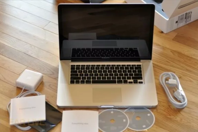 Apple MacBook Pro - Core i7 2, 2 ГГц - 15, 4 