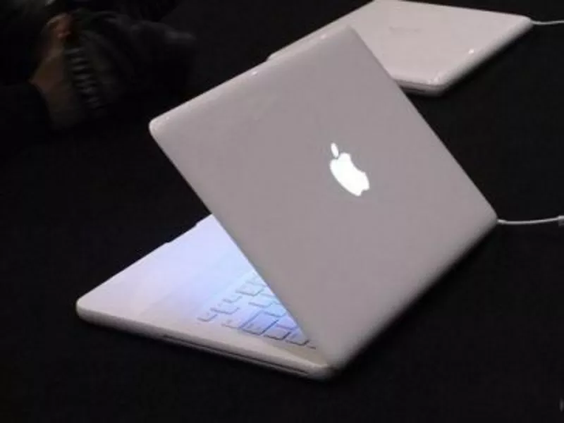 Apple MacBook Pro - Core i7 2.8 GHz - 17 - 4 GB Ram - HDD 750 GB. 2