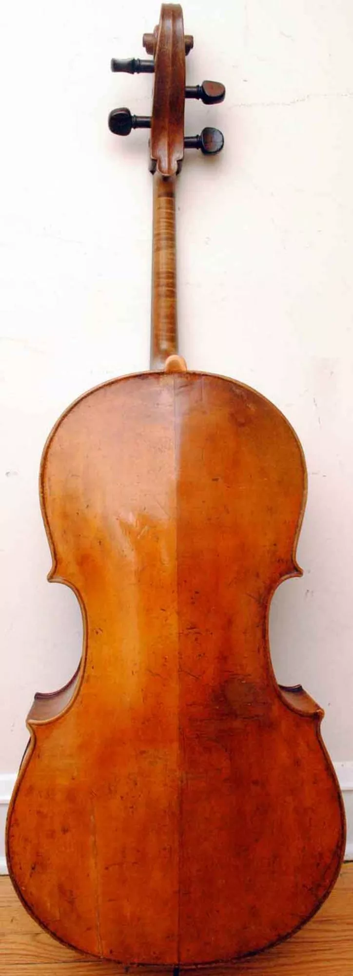 Продам итальянскую виолончель 18го века.  2