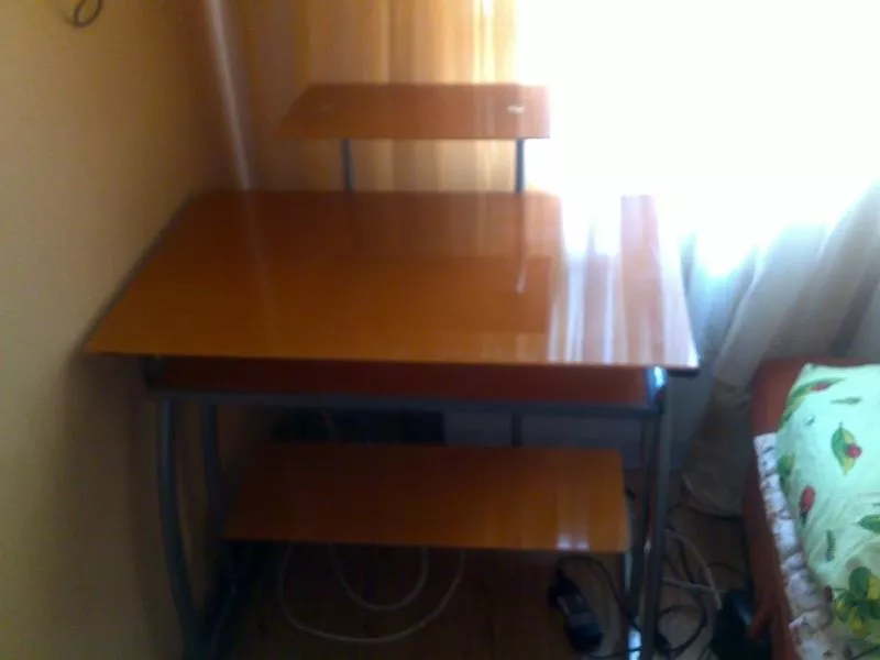 Стеклянный компьютерный стол 3
