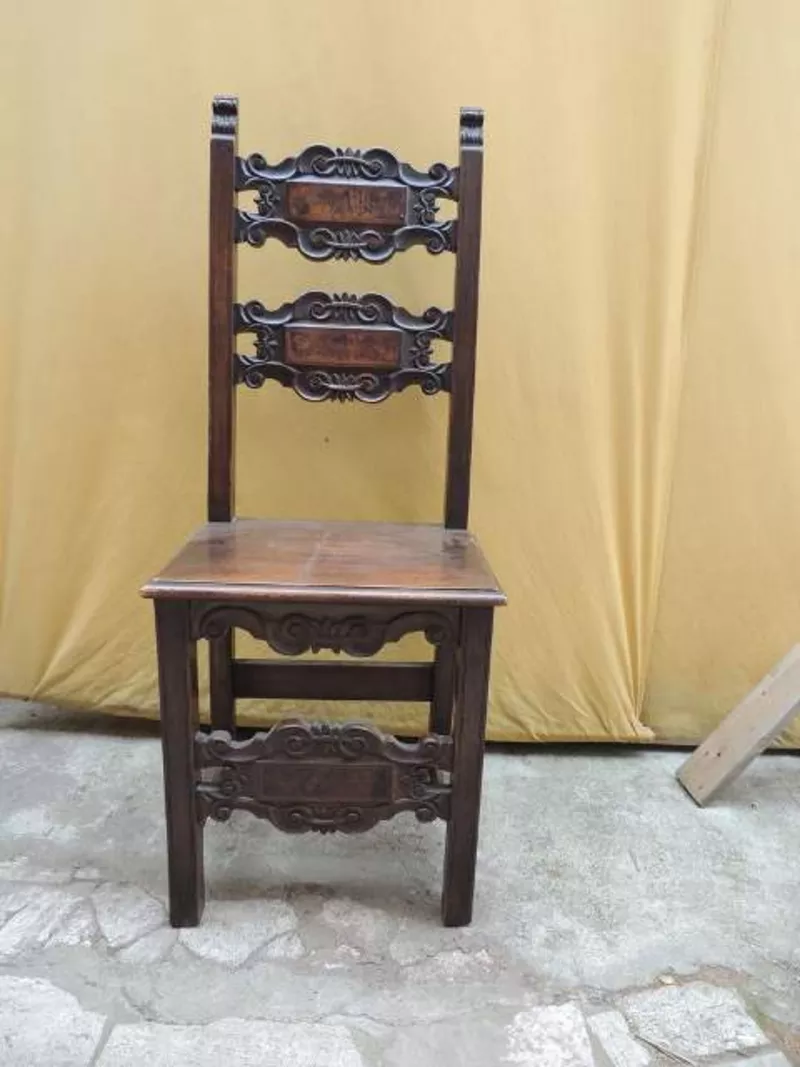 Продаются старинные стулья начала 19 века.