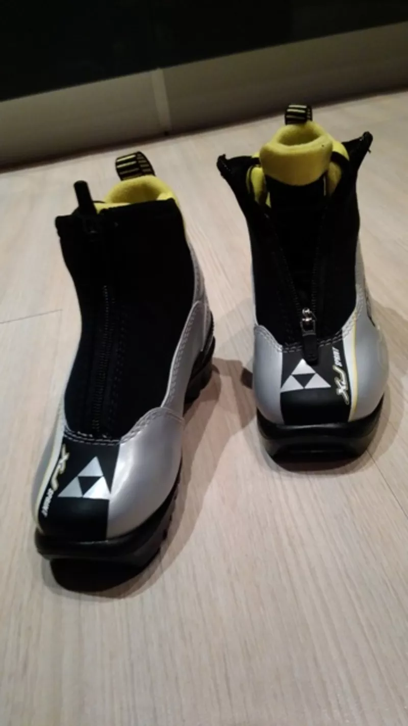 Продам новые детские лыжные ботинки FISCHER 6