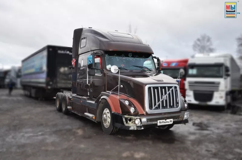 Седельный тягач Volvo VNL 670 2003 года