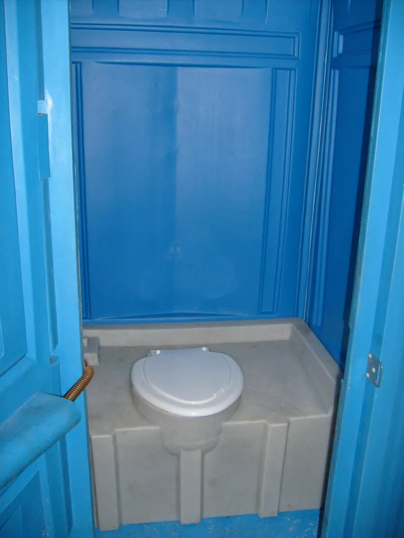 Туалетная кабина,  биотуалет б/у в хорошем состоянии 2