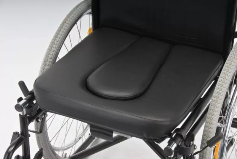 Кресло-коляска с санитарным оснащением Armed Н011А 3