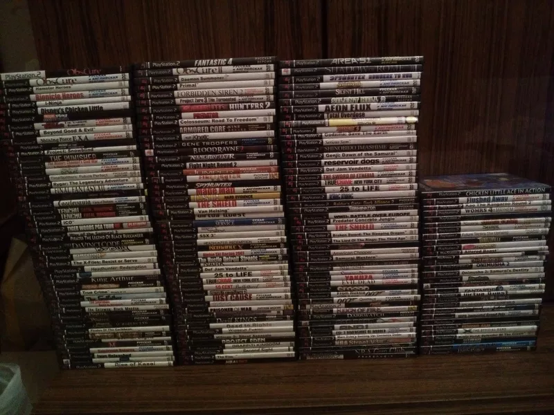 Sony Playstation 2 очень много игр.