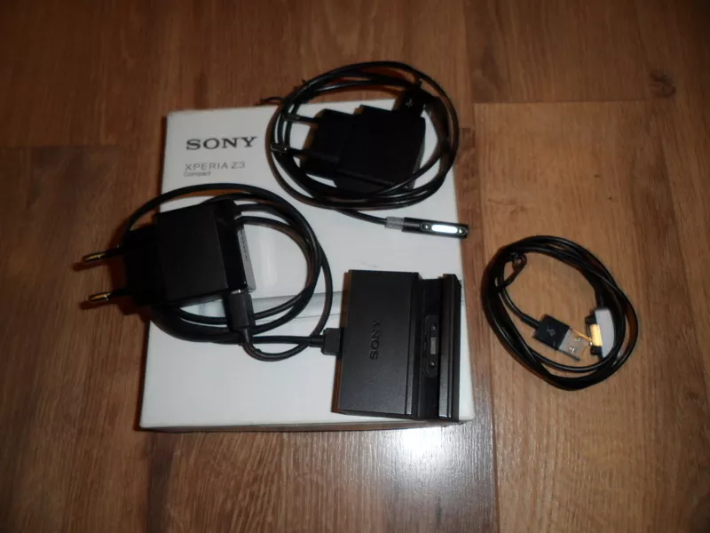 Док. станция Sony Xperia новая с магнитным разъемом и Две магнитные за 2