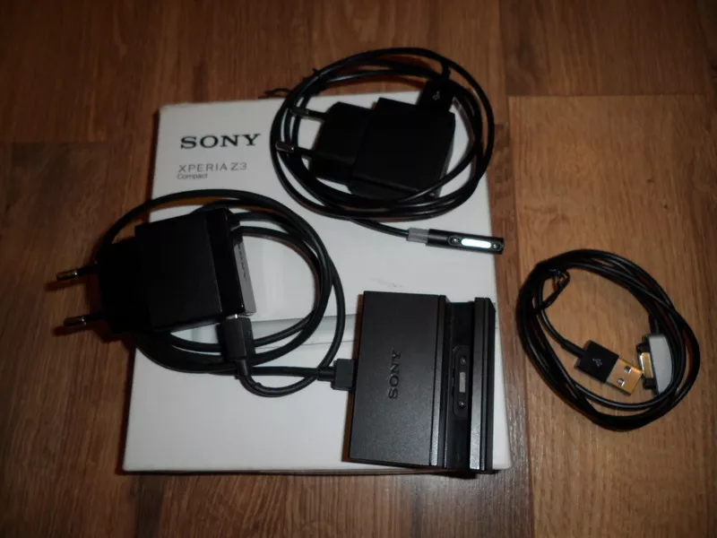 Док. станция Sony Xperia новая с магнитным разъемом и Две магнитные за 3