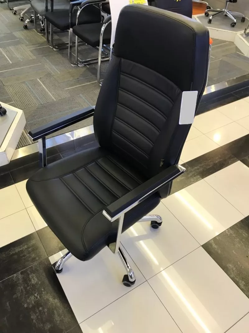 Продам новые офисные стулья 4
