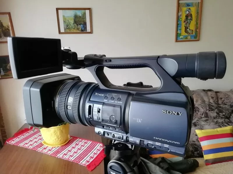 видеокамера DCR-VX2200E 