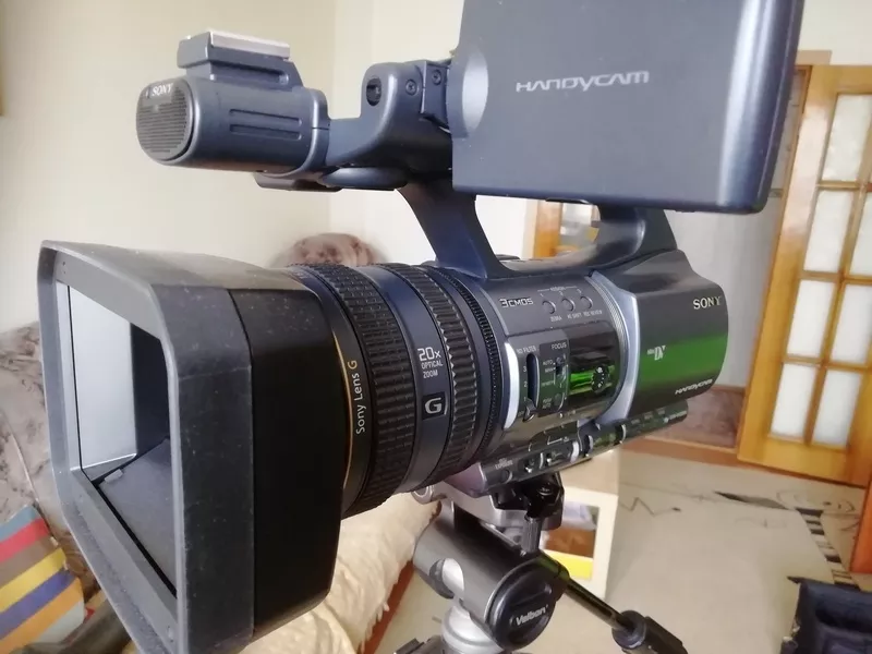 видеокамера DCR-VX2200E  2