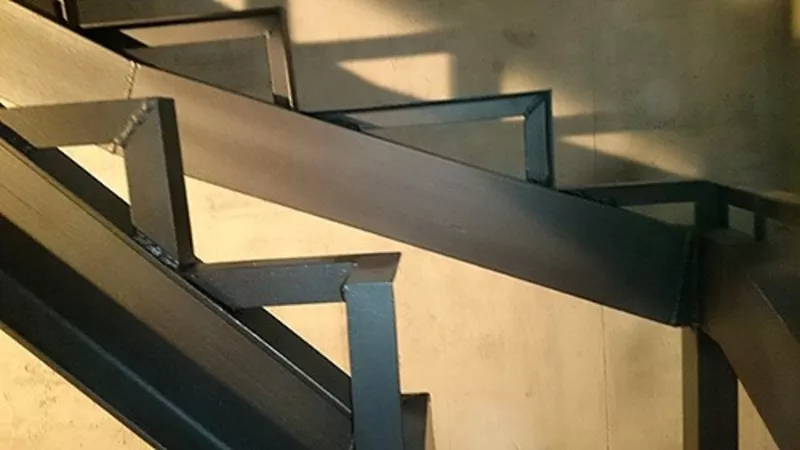 Изготовление металлических каркасов для лестниц