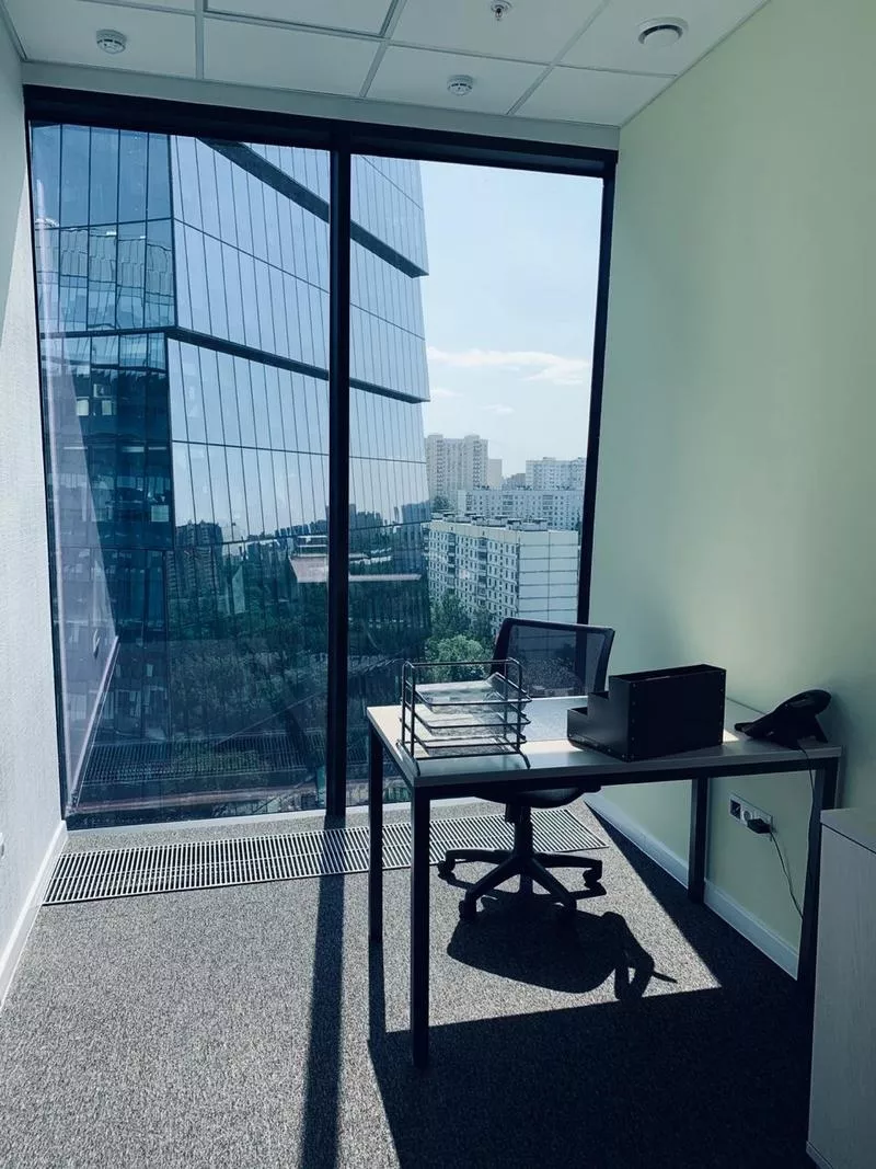 Аренда офиса с окном на 2 рабочих места в БЦ Лотос. 2