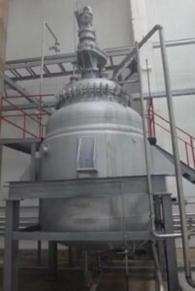 Реактор эмалированный,  объем -10 куб.м.,  с рубашкой и мешалкой якорног