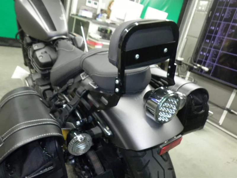 Мотоцикл ретро-круизер Yamaha BOLT 950 R VN04J боковые мотосумки 8