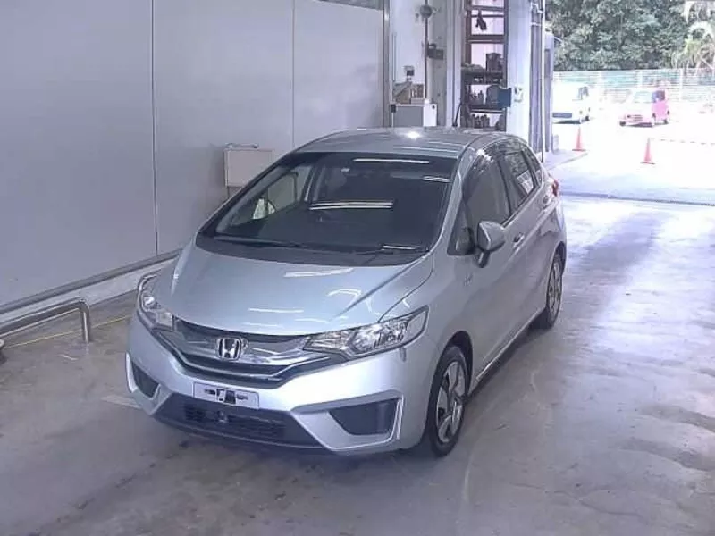 Хэтчбек гибрид Honda Fit кузов GP5 модификация BaseGrade гв 2015 3