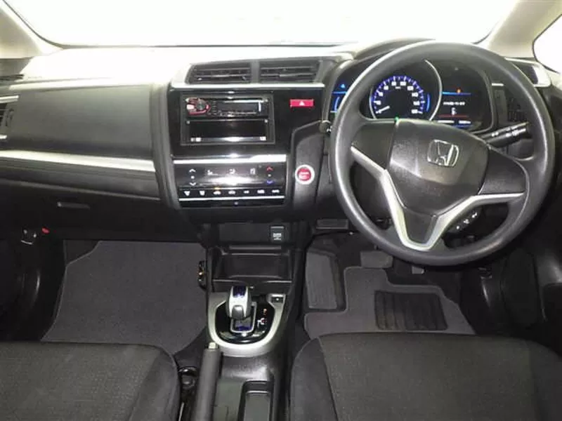 Хэтчбек гибрид Honda Fit кузов GP5 модификация BaseGrade гв 2015 7