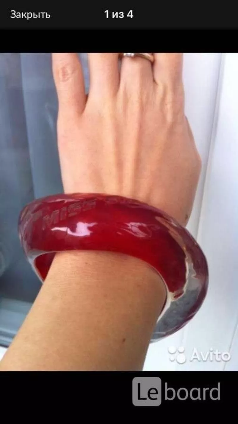 Браслет новый miss sixty красный прозрачный пластик широкий круглый бижутерия вишневый размер средни 8