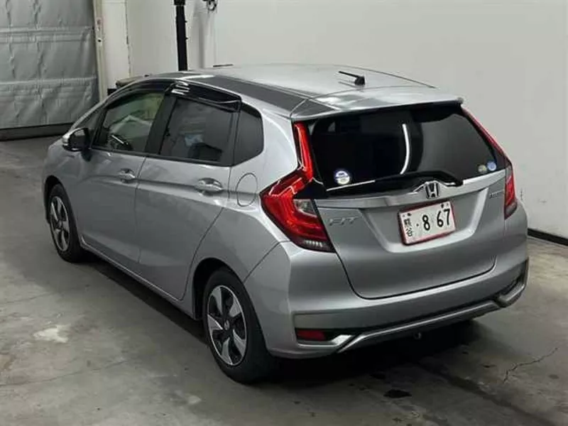 Хэтчбек гибрид Honda Fit Hybrid кузов GP5 модификация Hybrid Base Grad 2