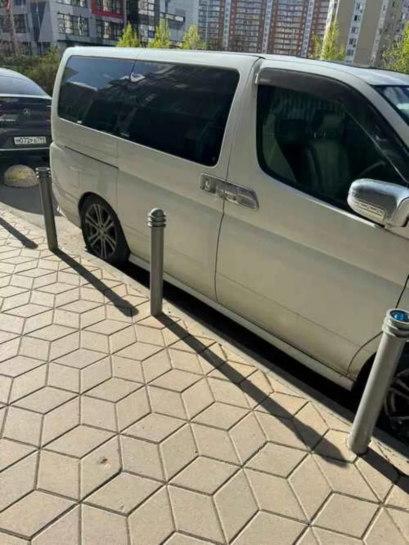 Автомобиль Nissan Elgrand E51 3.5l 4WD 2