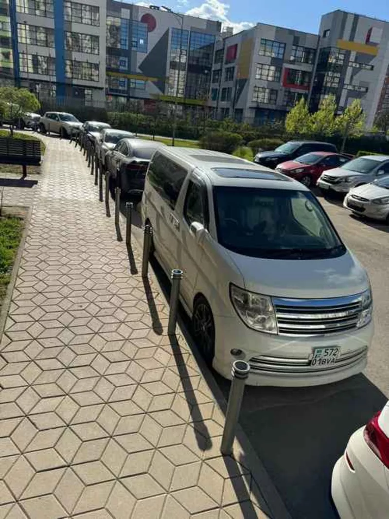 Автомобиль Nissan Elgrand E51 3.5l 4WD 3