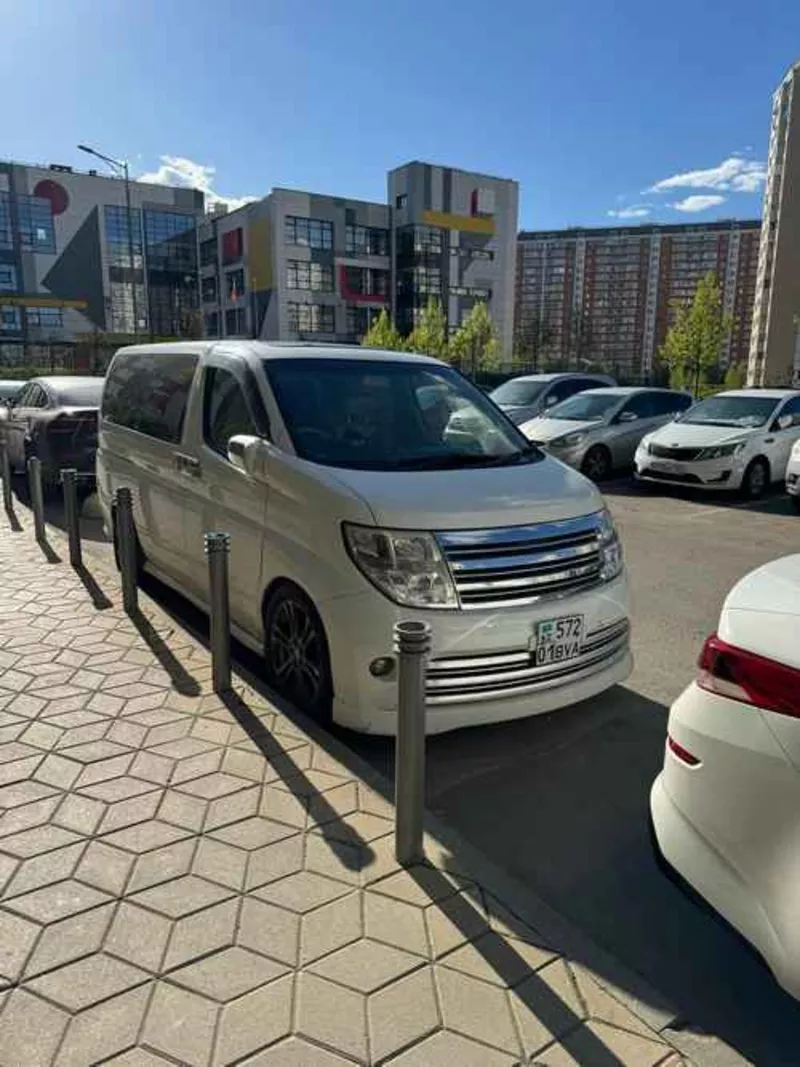 Автомобиль Nissan Elgrand E51 3.5l 4WD 5