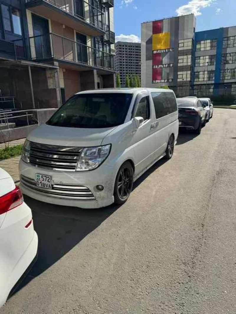 Автомобиль Nissan Elgrand E51 3.5l 4WD 7