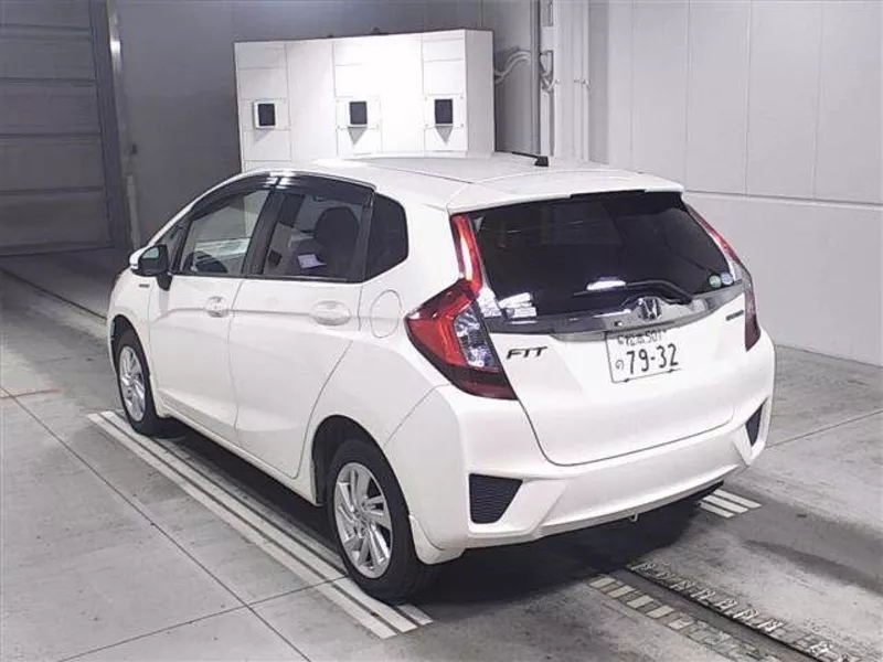 Хэтчбек гибрид Honda Fit Hybrid кузов GP6 модификация Hybrid L Package 2