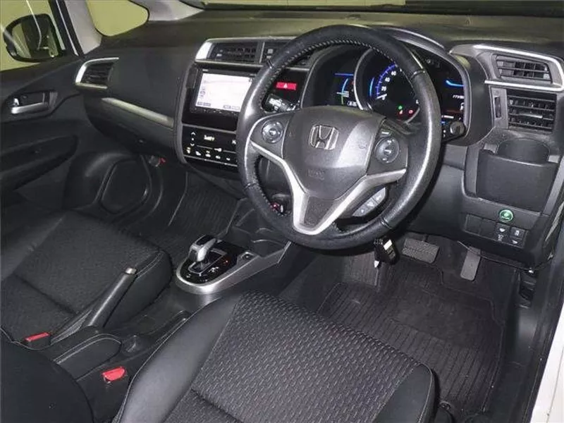 Хэтчбек гибрид Honda Fit Hybrid кузов GP6 модификация Hybrid L Package 3